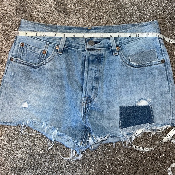 Levis patchwork light washed denim high-rise cut off shorts - Picture 3 of 3
